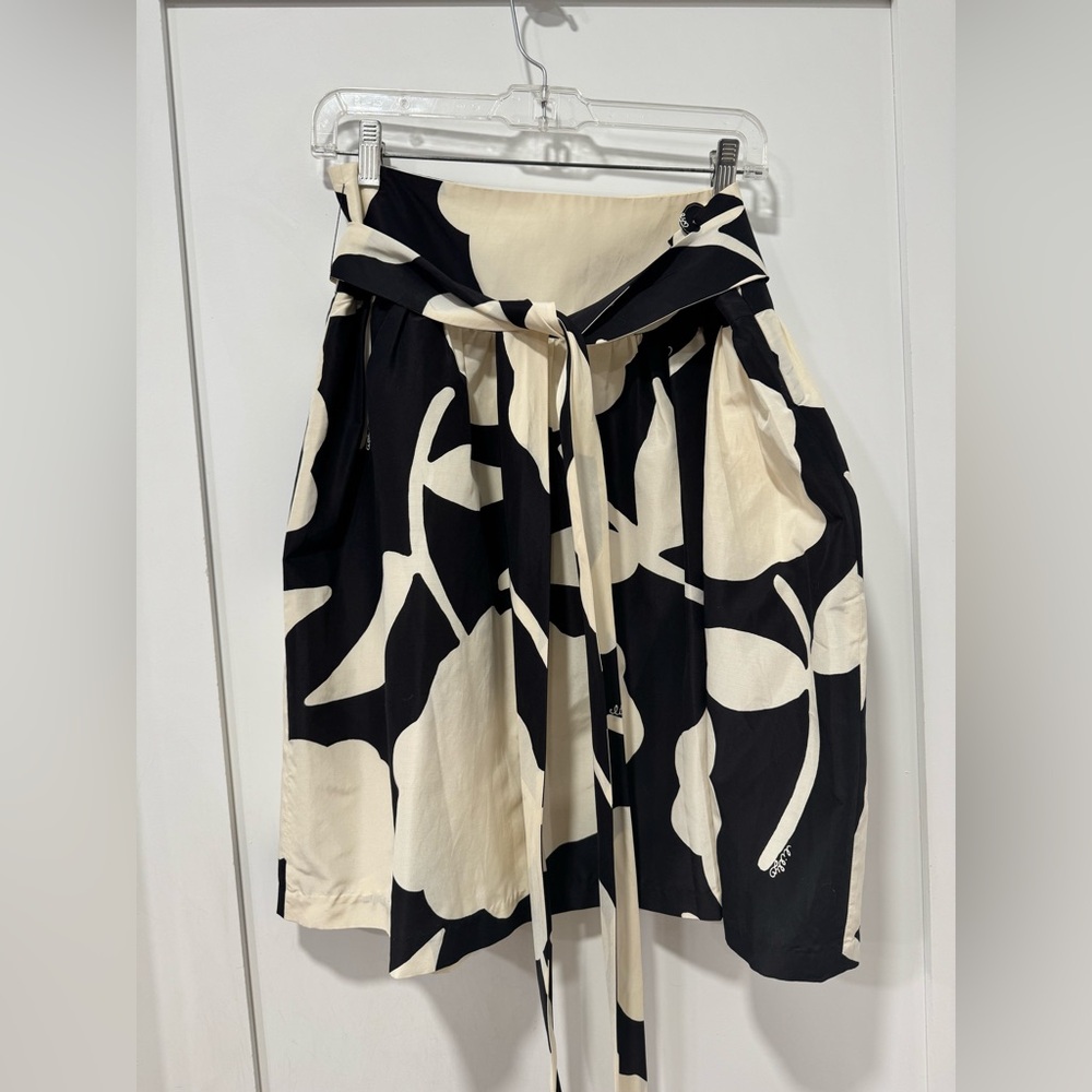 Lilly Pulitzer Elegant Black and Cream Floral Skirt